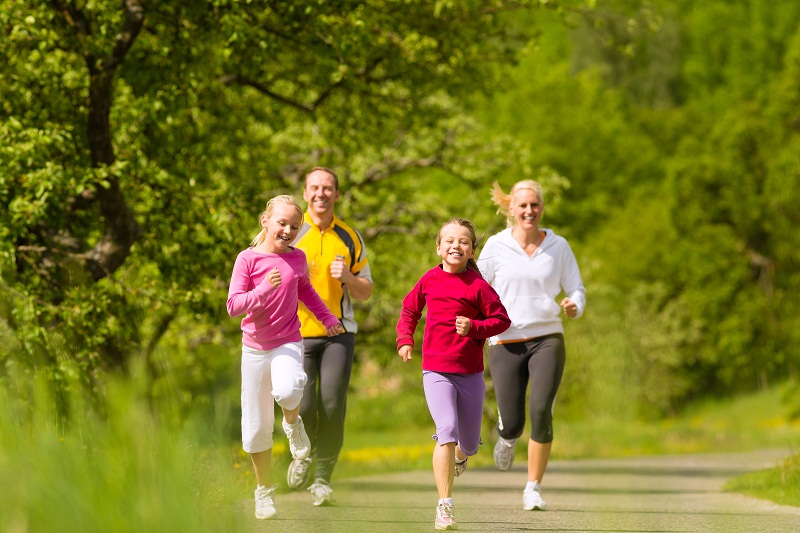 Đi bộ, chạy bộ giúp cơ và xương khớp ở chân chắc khỏe hơn