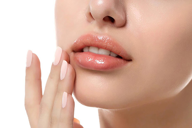 Ngoài việc dưỡng da mặt, đôi môi của bạn cũng rất cần được chăm sóc kỹ càng
