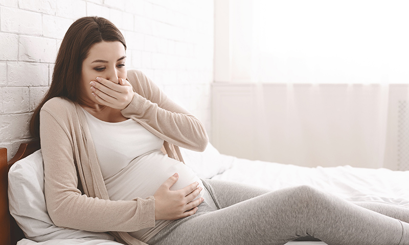 Buồn nôn, chán ăn là dấu hiệu dễ thấy ở phụ nữ khi mang thai
